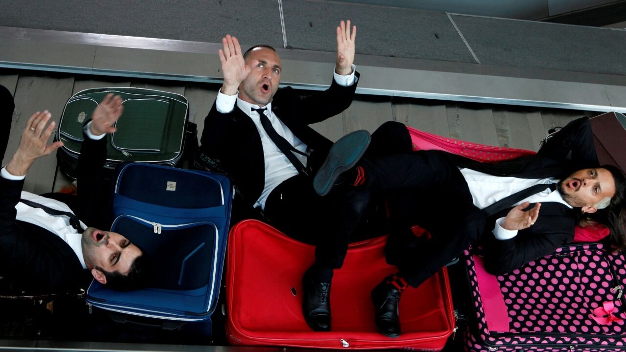 עם סגולה - הטיסה לאמסטרדם