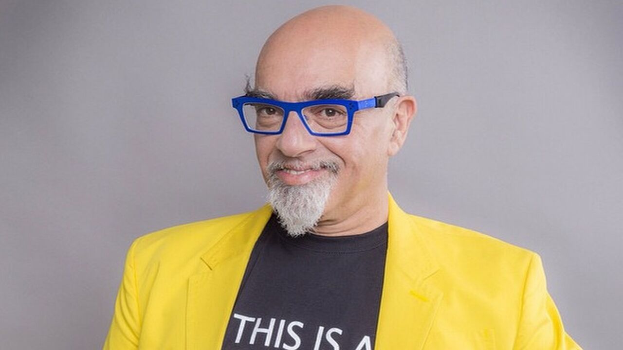 אהרוני מבשל לחברים - מיקה קרני