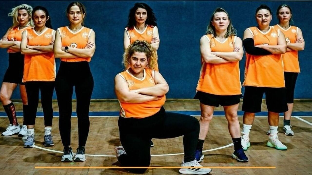 כל האימהות משקרות - פרק הבכורה