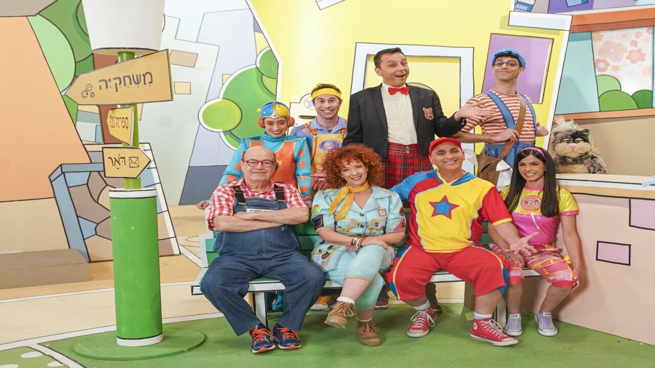 השכונה של הופ! ישר למצלמה- יובל וביפ ביפ